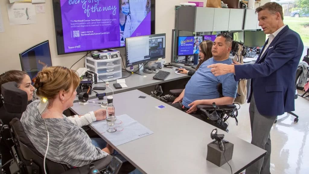 Implante cerebral permite ao paciente controlar as mãos de outra pessoa; entenda