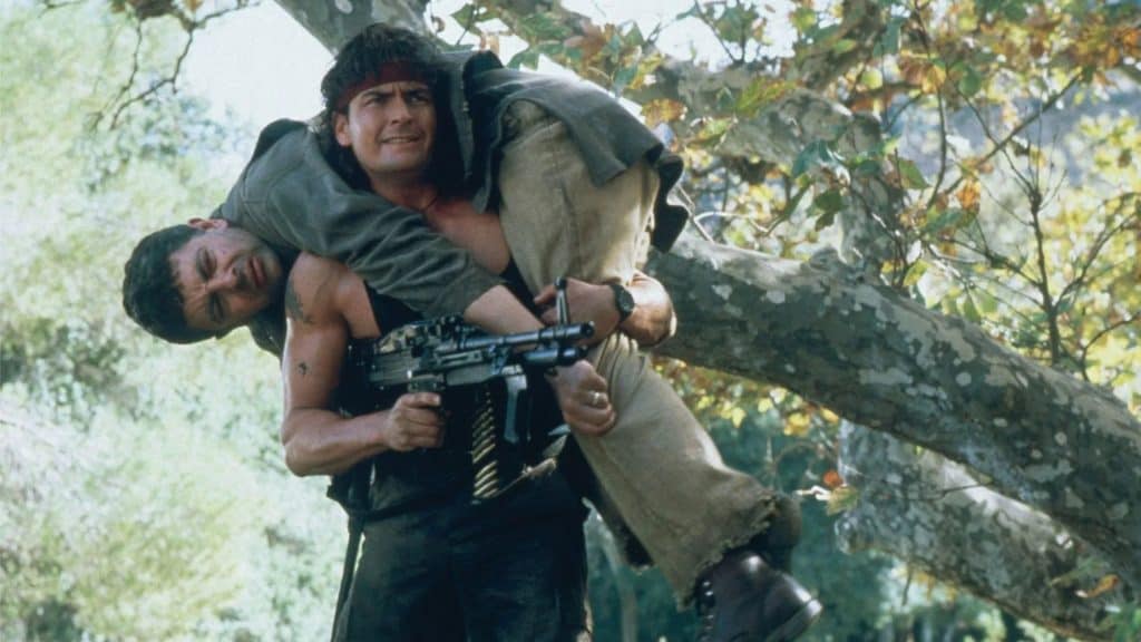 Os 8 melhores filmes com Charlie Sheen para assistir online nos streamings