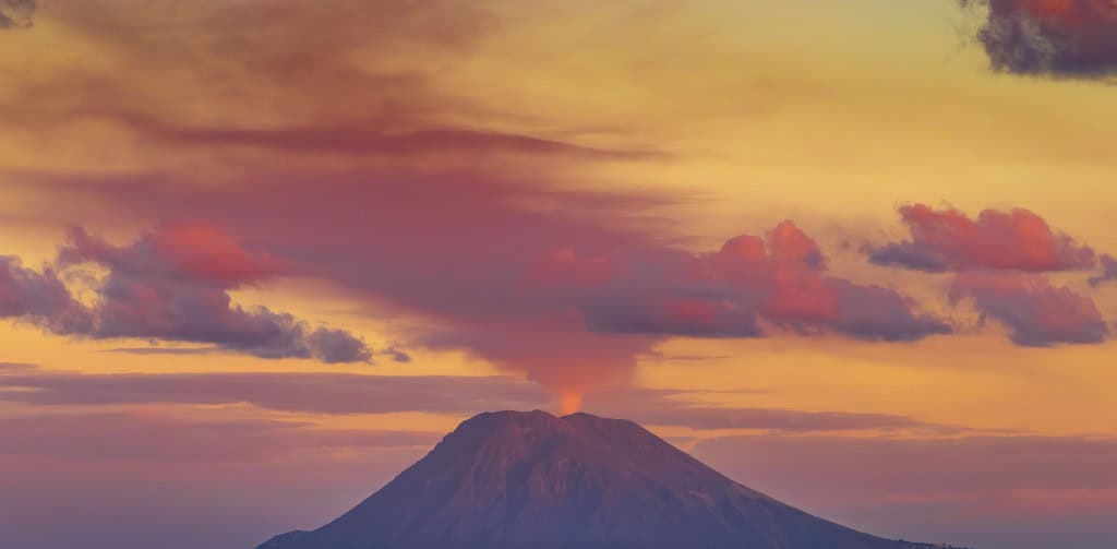 Este vulcão está expelindo lava há quase 2 mil anos