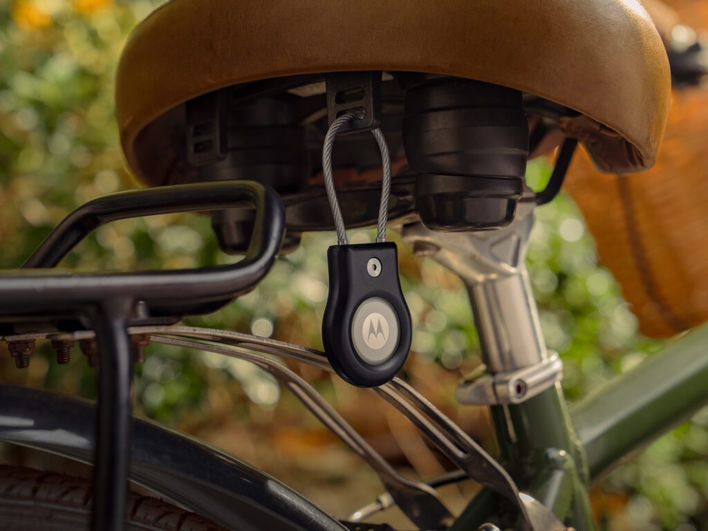 Moto’s new tracking tag comes with a healthy battery boost