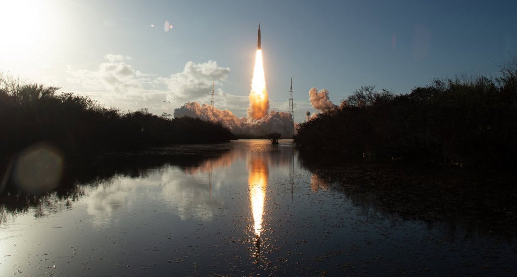 ASSISTA: vídeo mostra aviões desviando do foguete da Artemis 2