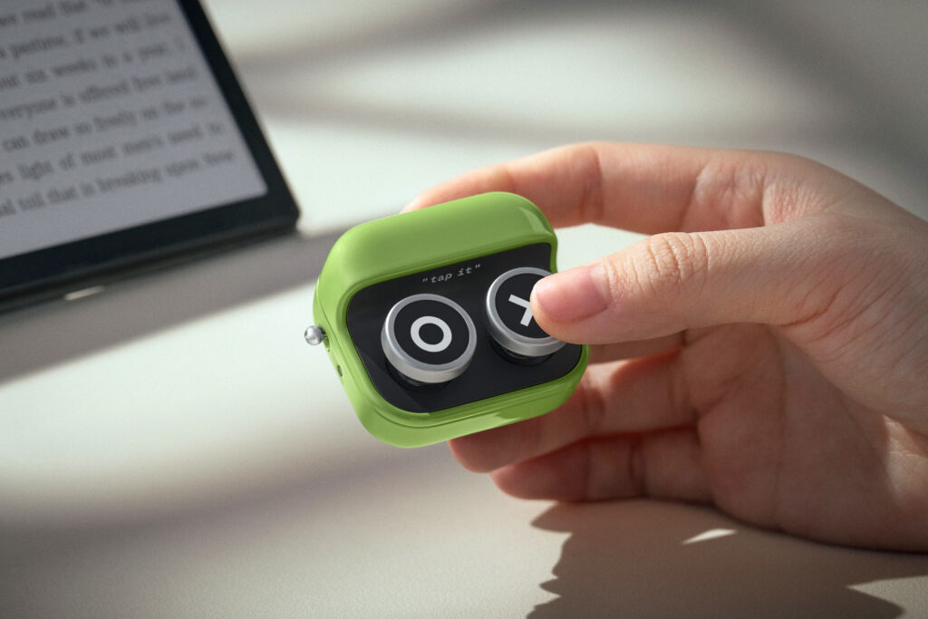 Boox’s new page-turning e-reader remote is a tiny two-button keyboard